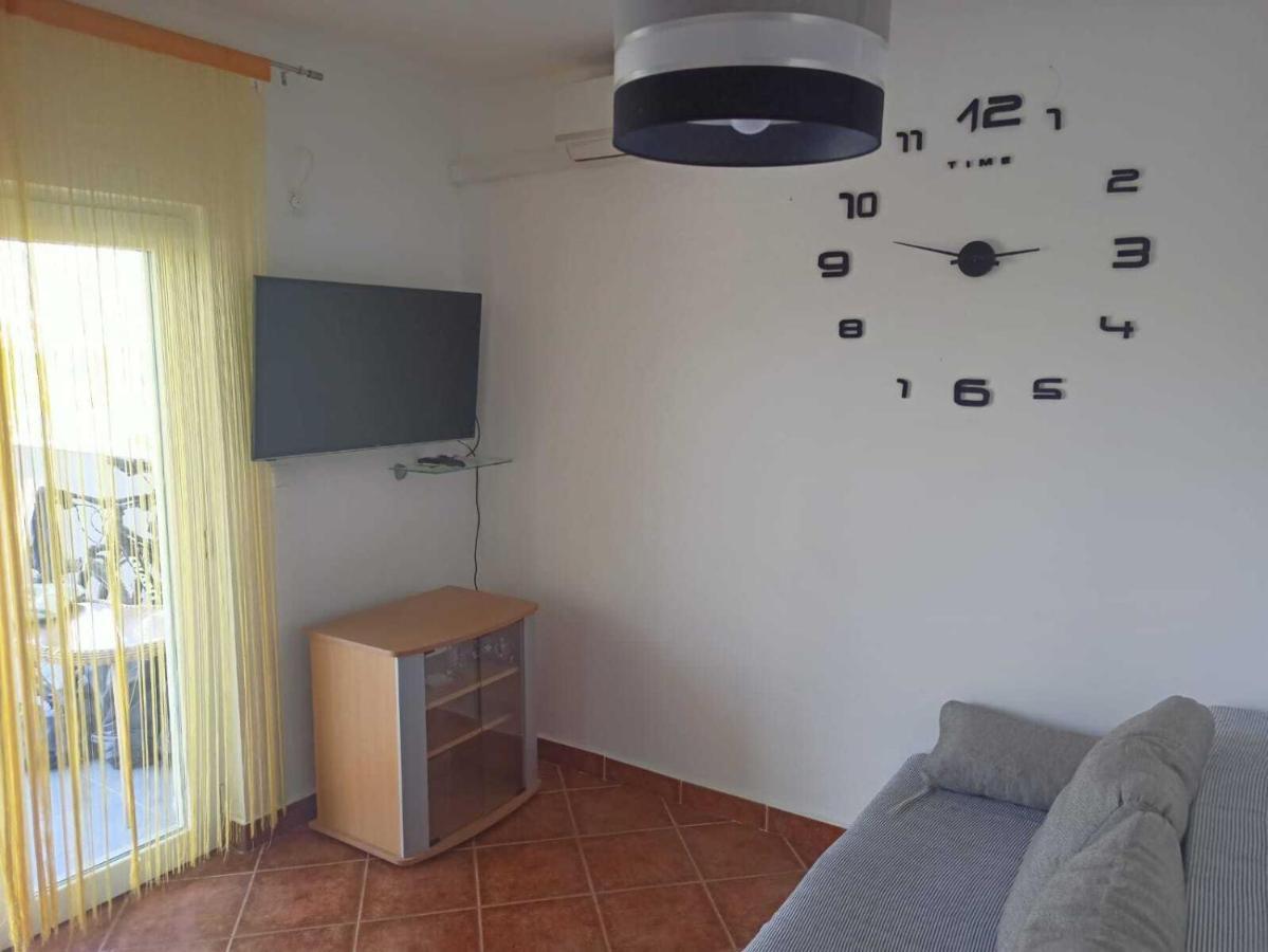 Gizmo Apartments Gornji Karin Exterior photo